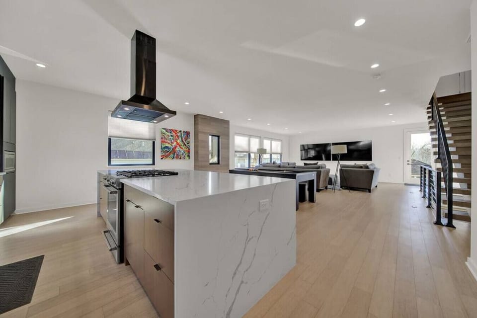 Ready for some food? Head to the modern and spacious kitchen with everything you need to cook up 3 course gourmet dinner or perhaps just a quick snack. Sit up at the breakfast bar style seating with room for 6 on the huge kitchen island