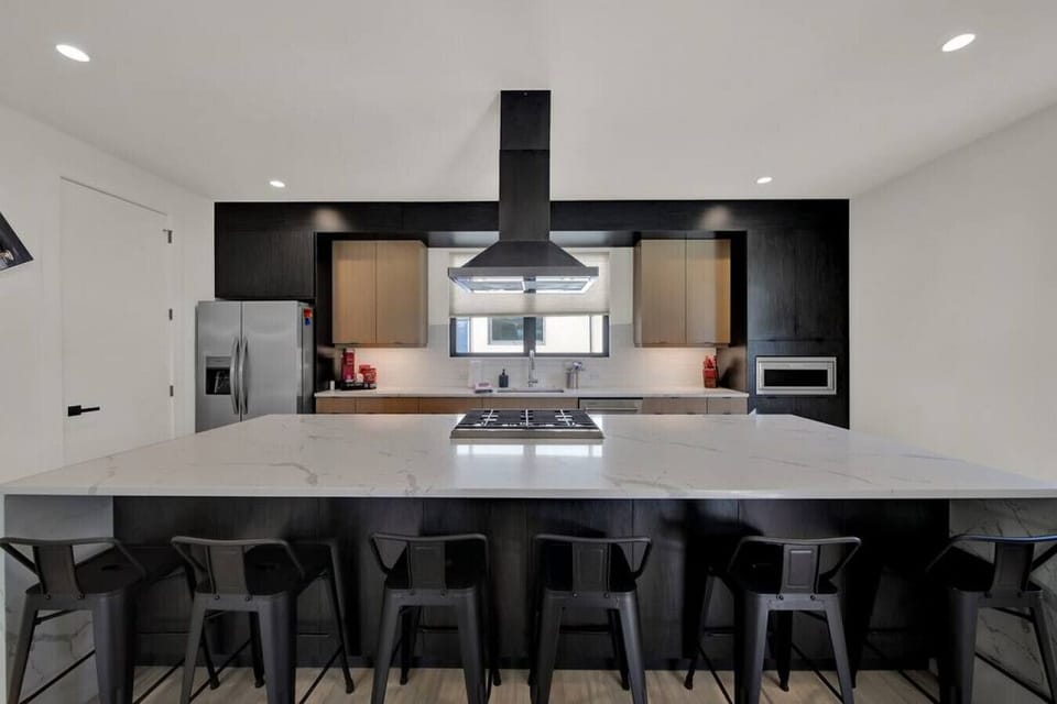 Once your kitchen creations are made and prepared, be sure to enjoy them on the large kitchen island with bar style seating for 6 people. Enjoy!