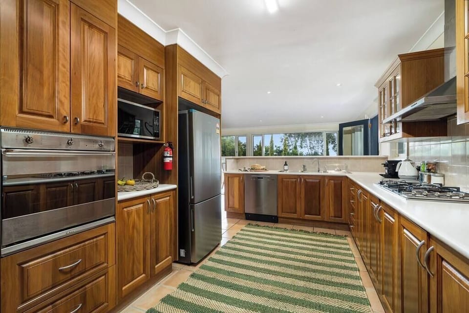 Kitchen - looking towards the dining & living area.