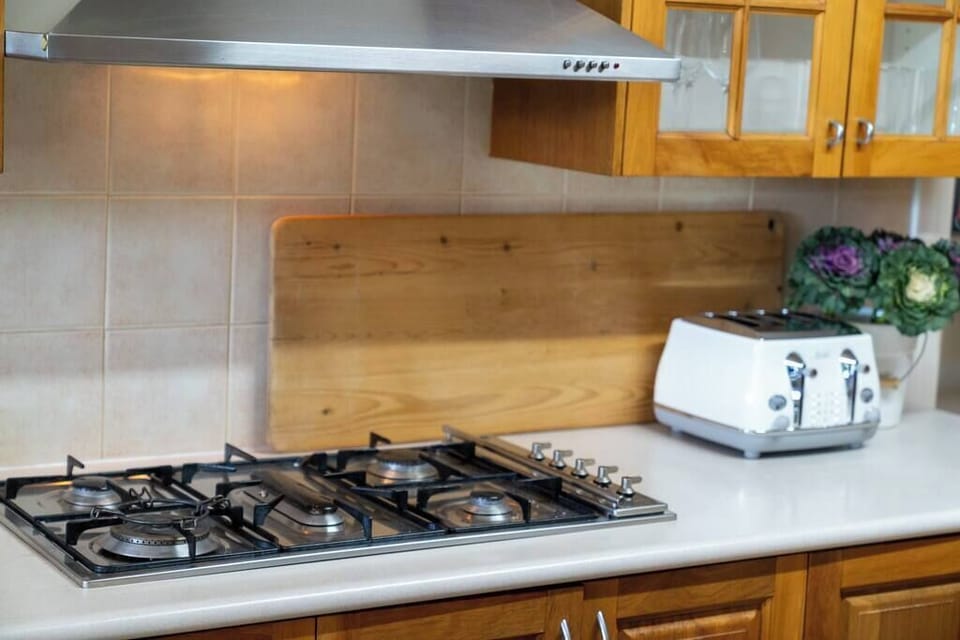 Smeg Gas cooktop - 900mm wide & Smeg Wall Oven
