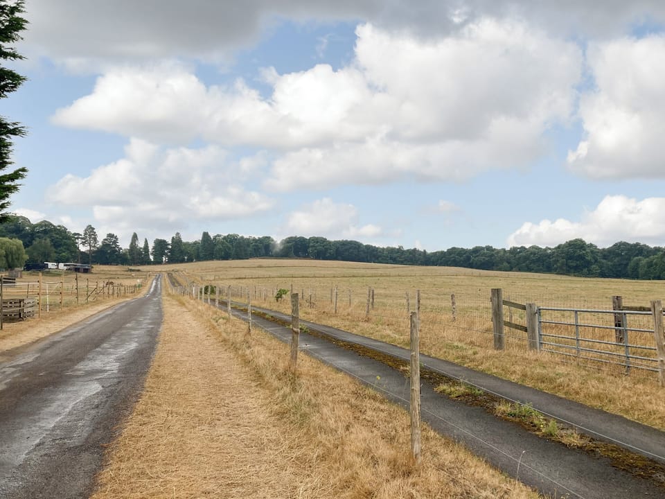 Setting | South Wing Coldharbour Park Farm, Liss