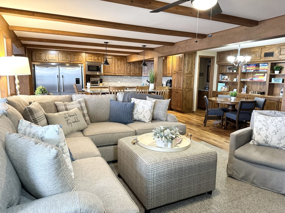 Open concept living, dinning and kitchen.