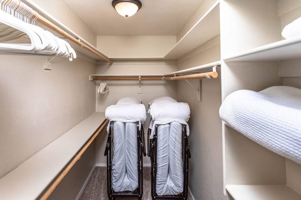 Closet with 2 twin rollaway beds