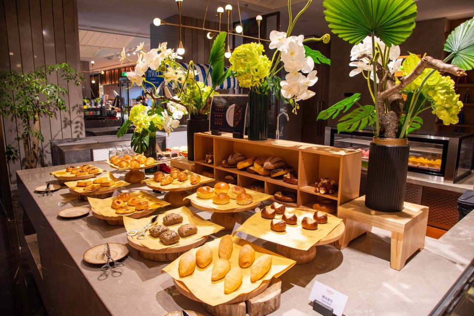 Daily buffet breakfast for a fee