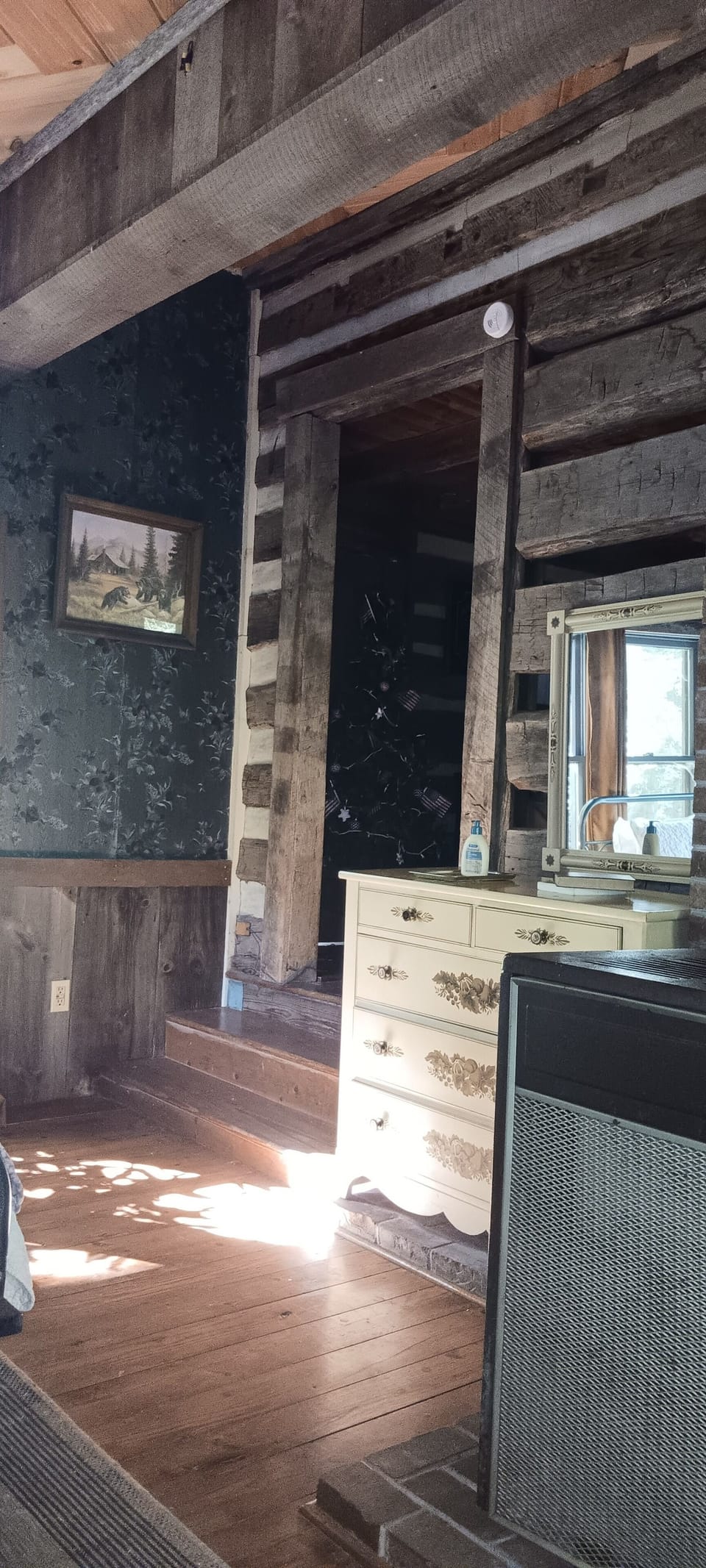 master bedroom  logs