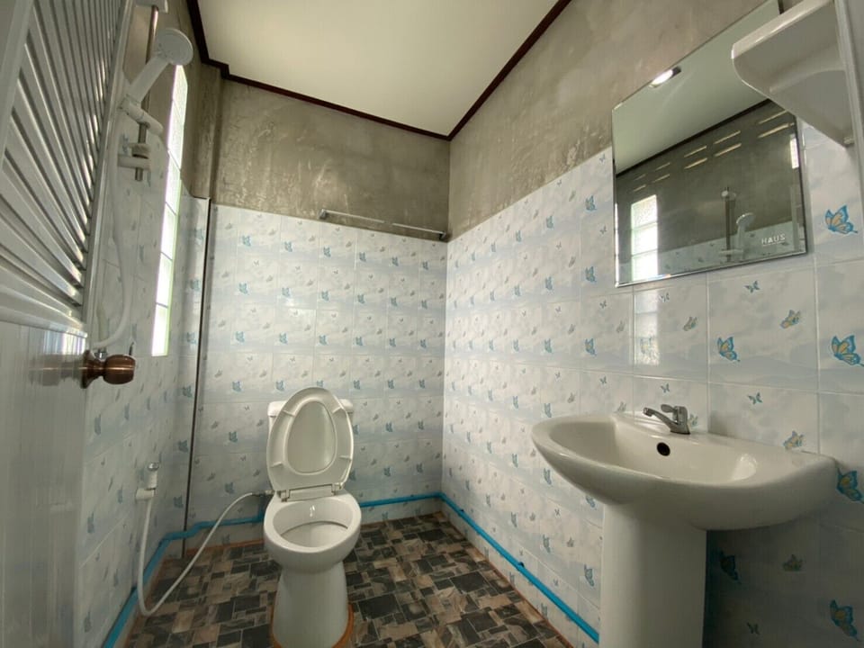 Standard Twin Room | Bathroom