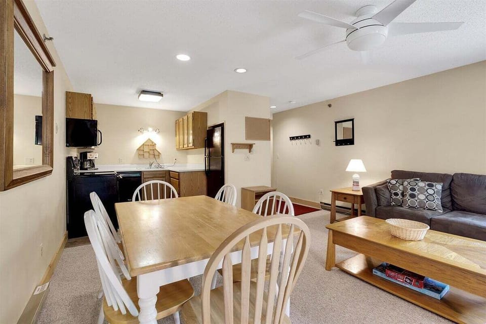 Dining area with seating for 6