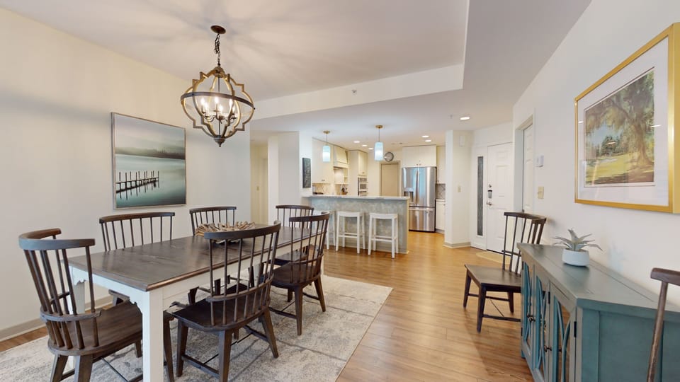 Dining Room with Seating for Eight