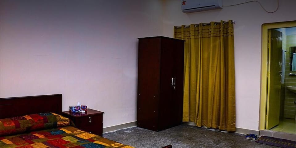 Family Suite | Premium bedding, down comforters, desk, laptop workspace