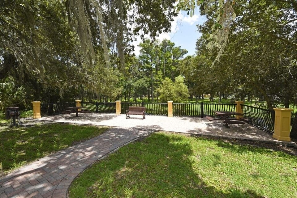 House, 4 Bedrooms | Property grounds