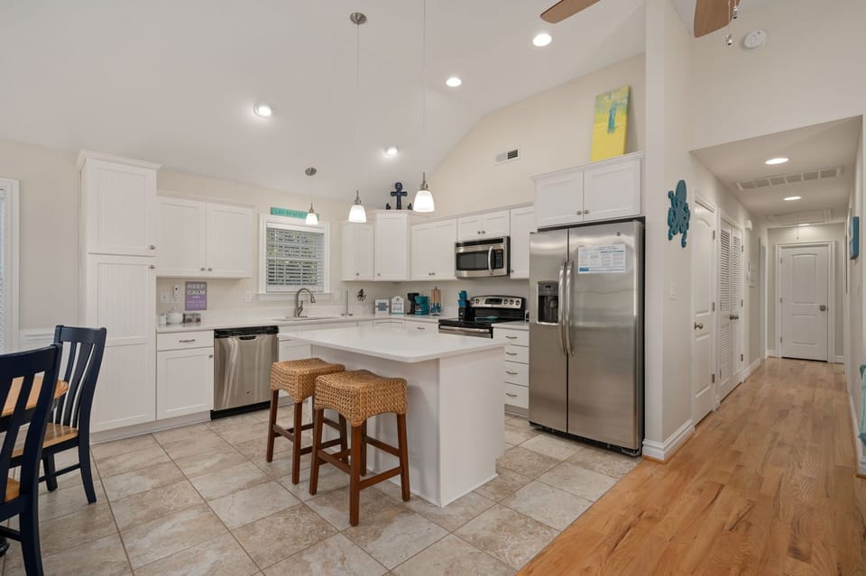 KDH190: GaGa's Getaway | TL Well equipped kitchen with island seating for 2