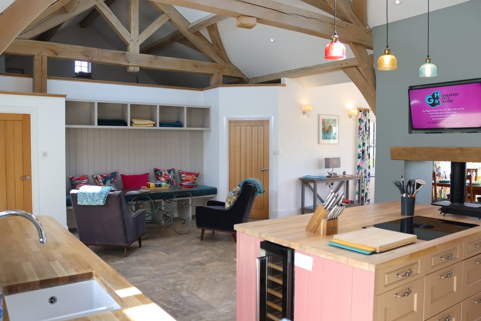 Cottage | Private kitchen | Fridge, dishwasher, electric kettle, toaster
