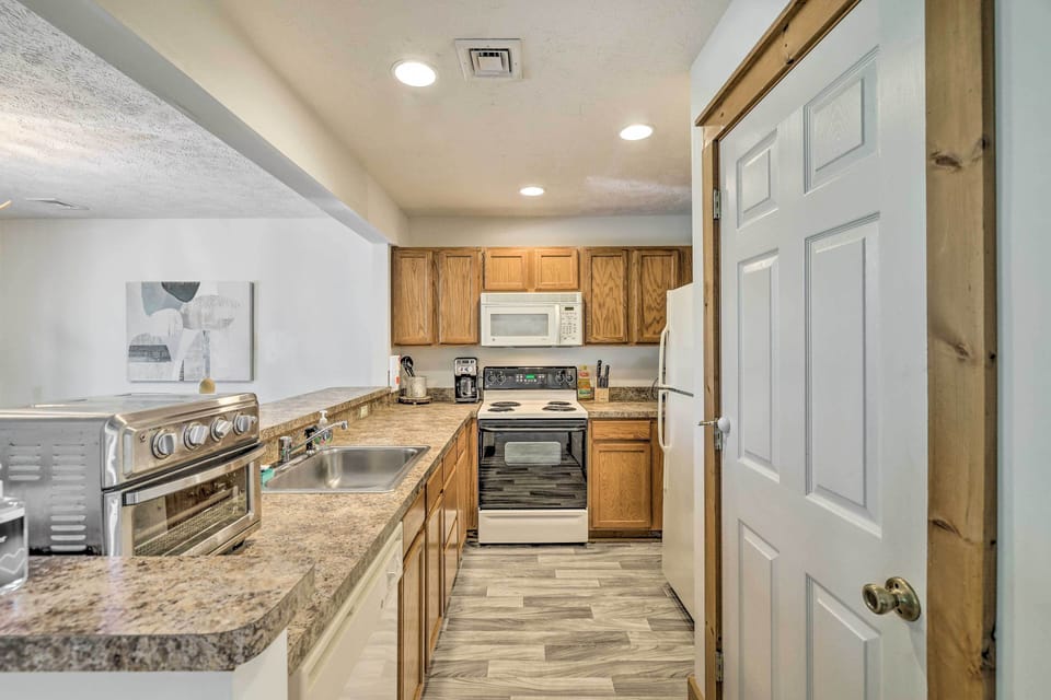 Kitchen | Coffee Maker | Hot Water Pot | Toaster Oven | Blender