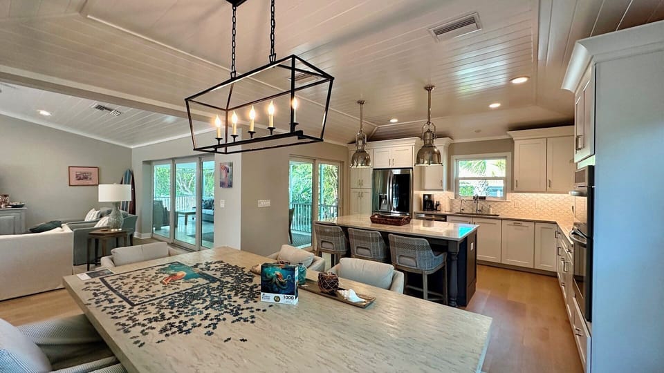 Enjoy puzzling or gaming at the dining table.