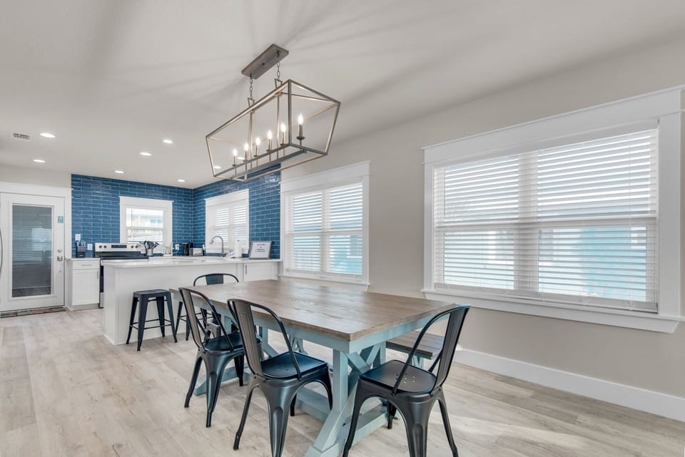 Dining to kitchen view