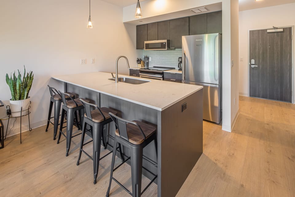 Have breakfast at the bar | Main Level