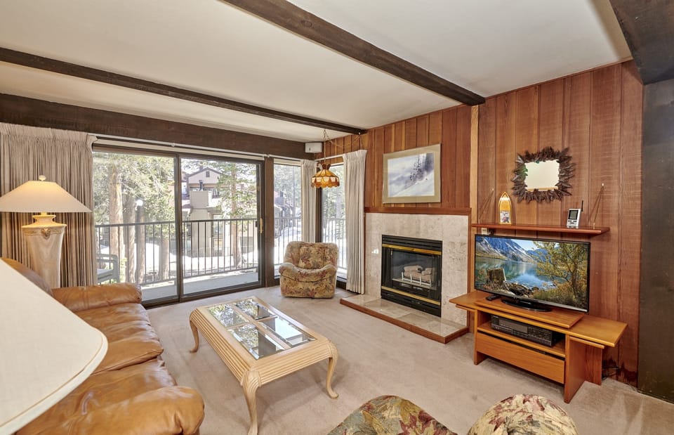 Living Room, Indoors, Room, Flooring, Couch