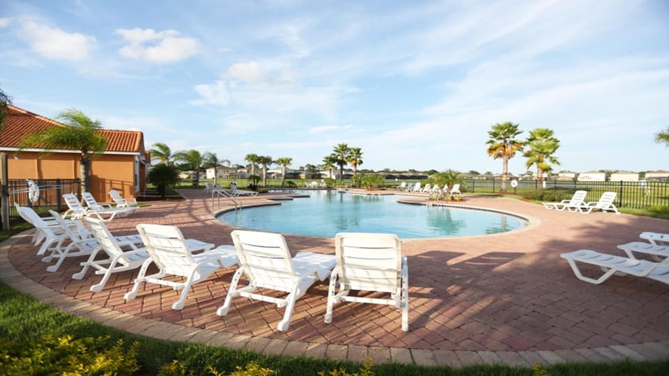 Beautiful 7 bed 4.5 bath villa located in Crystal Cove