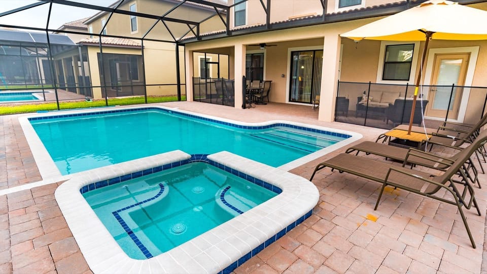 Beautiful 8 bed 5 bath villa located in Champions Gate Resort