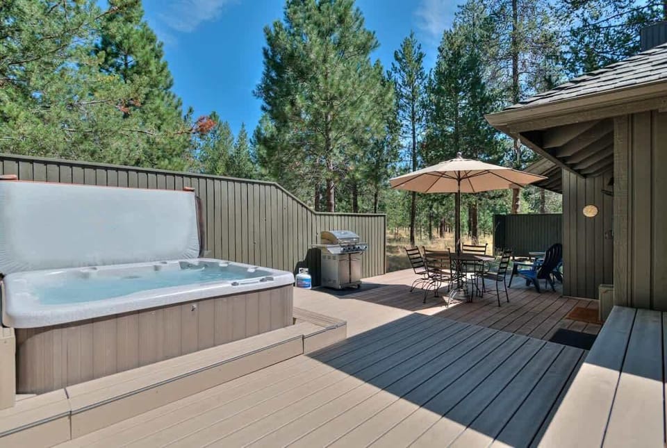 Hot Tub/BBQ
