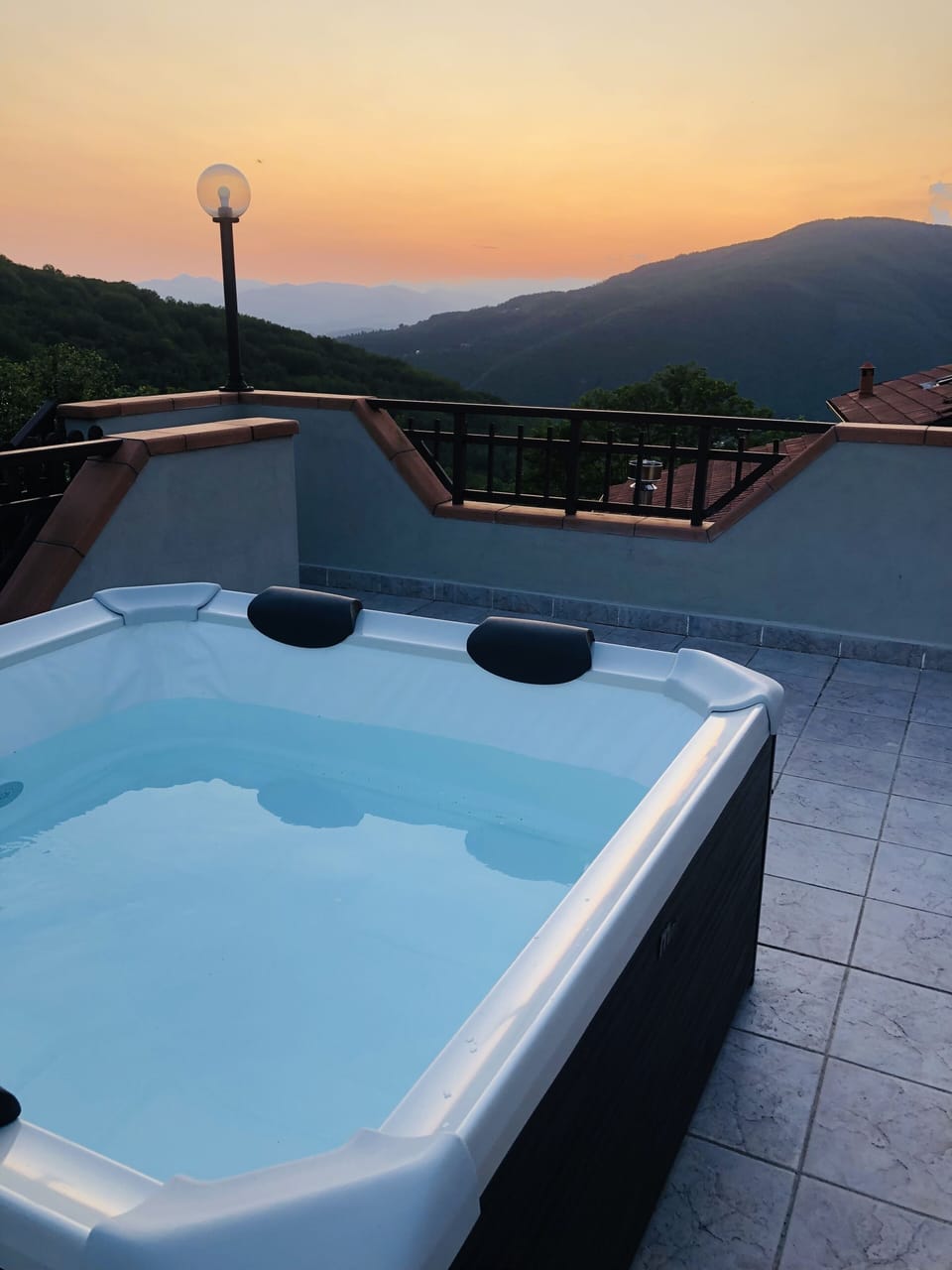 Outdoor spa tub