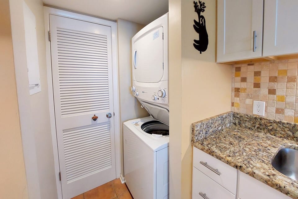Castaways 2C - keeping up with your laundry is a breeze with the in-unit washer and dryer.
