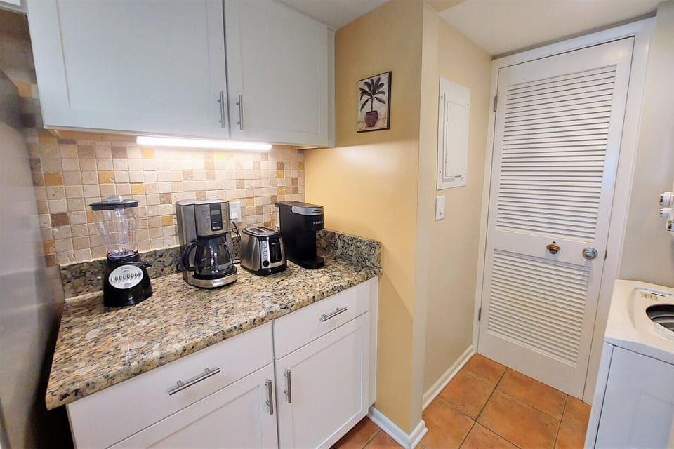 12-cup or single cup coffee?  The choice is yours!