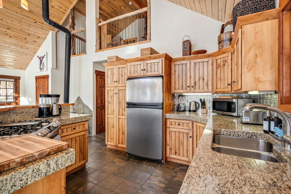 Beautiful Open Kitchen with a view into the living room
