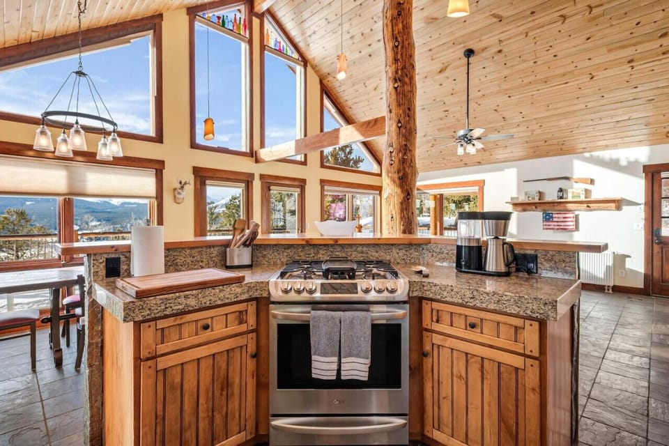 Beautiful Open Kitchen with a view into the living room