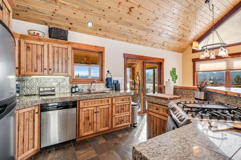 Beautiful Open Kitchen with a view into the living room