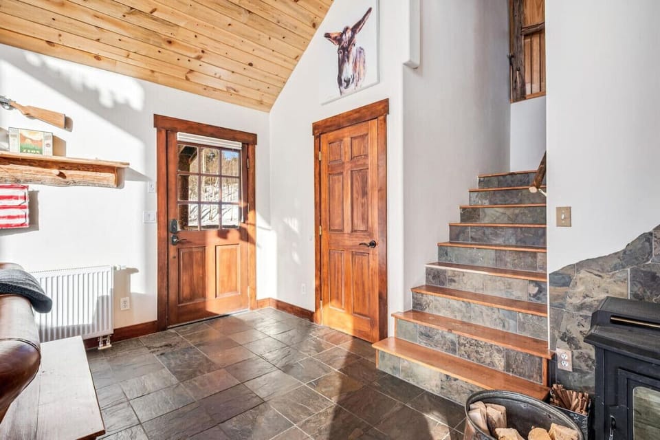 Rustic welcoming entrance and staircase