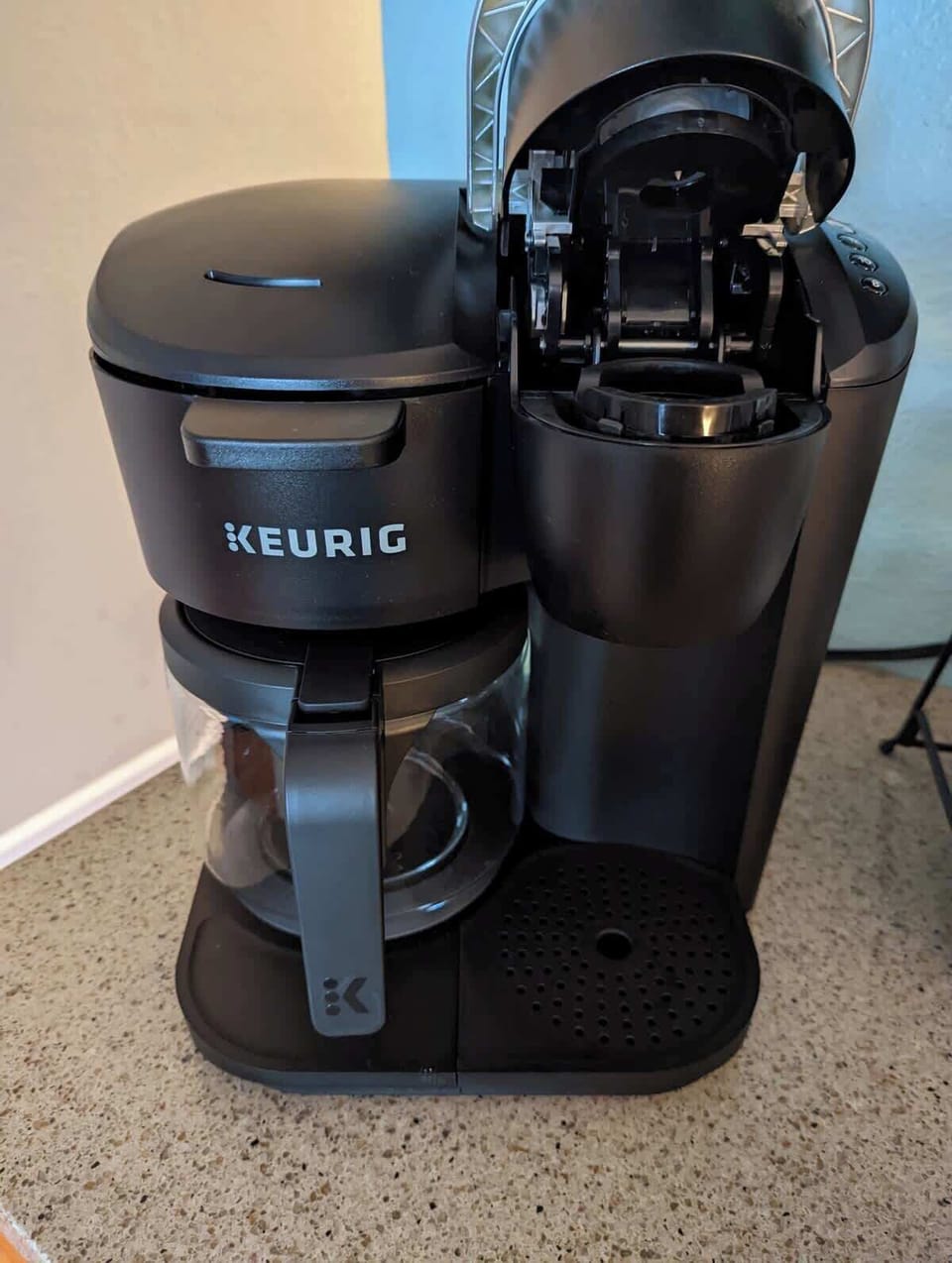 Both Single Pod and Drip Coffee Maker