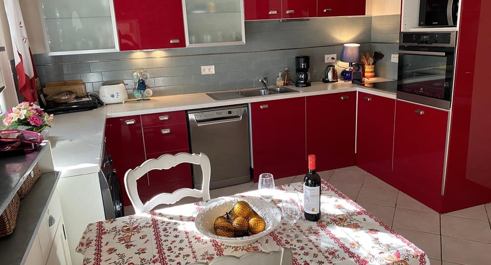 Fully equipped kitchen