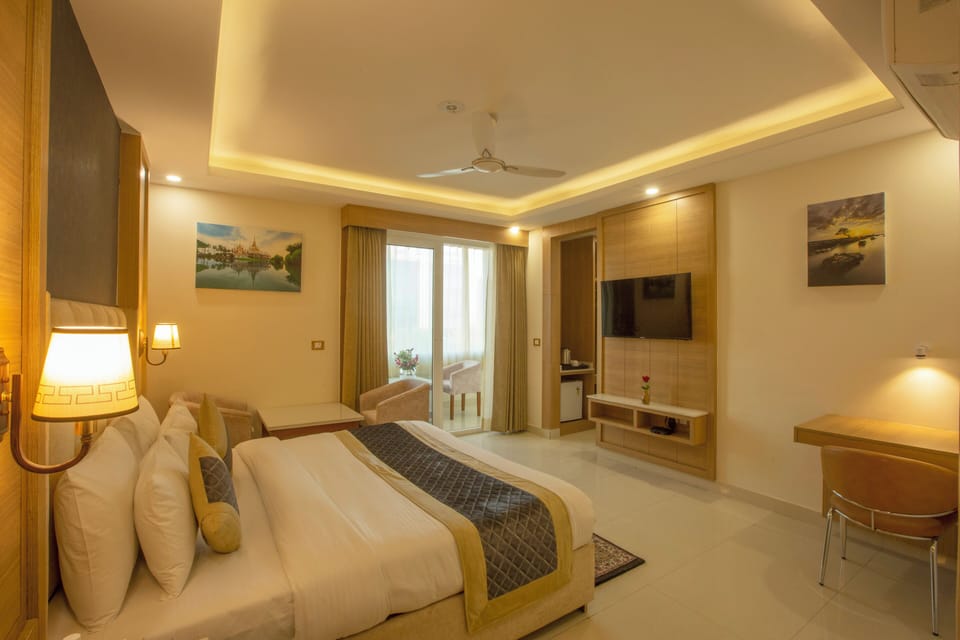 Deluxe Double Room | Desk, rollaway beds, free WiFi, bed sheets