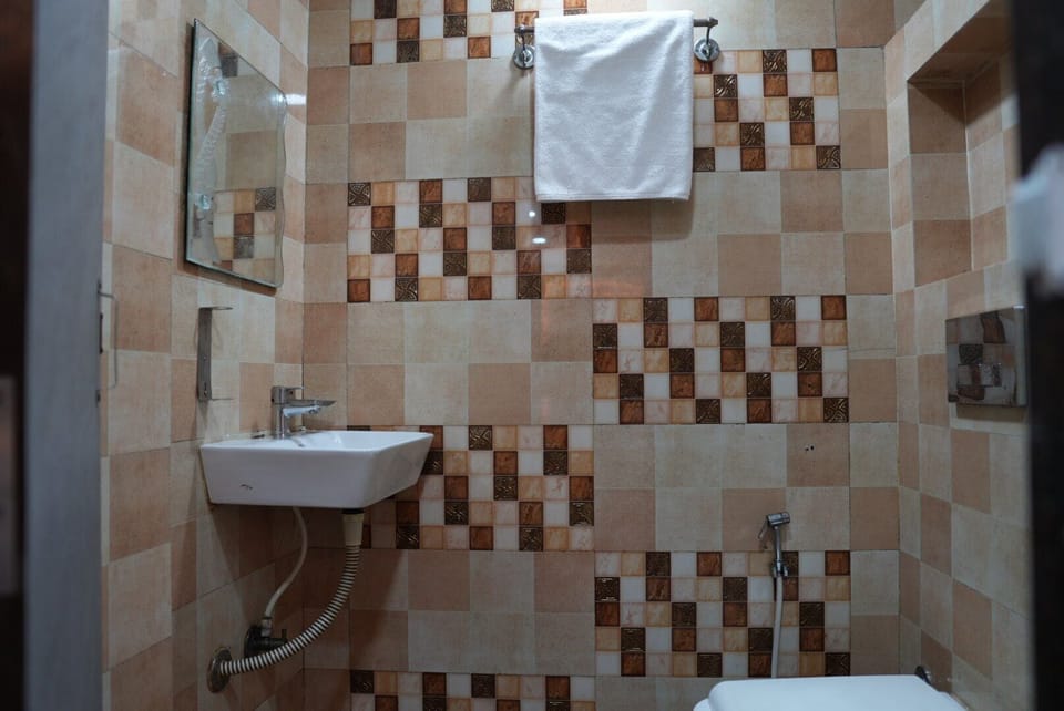 Hotel Pearl View Hotel in Thane