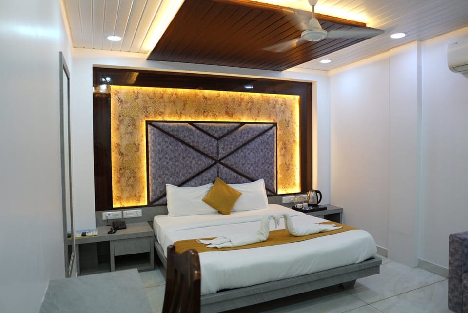 Premium Room | Free WiFi, bed sheets