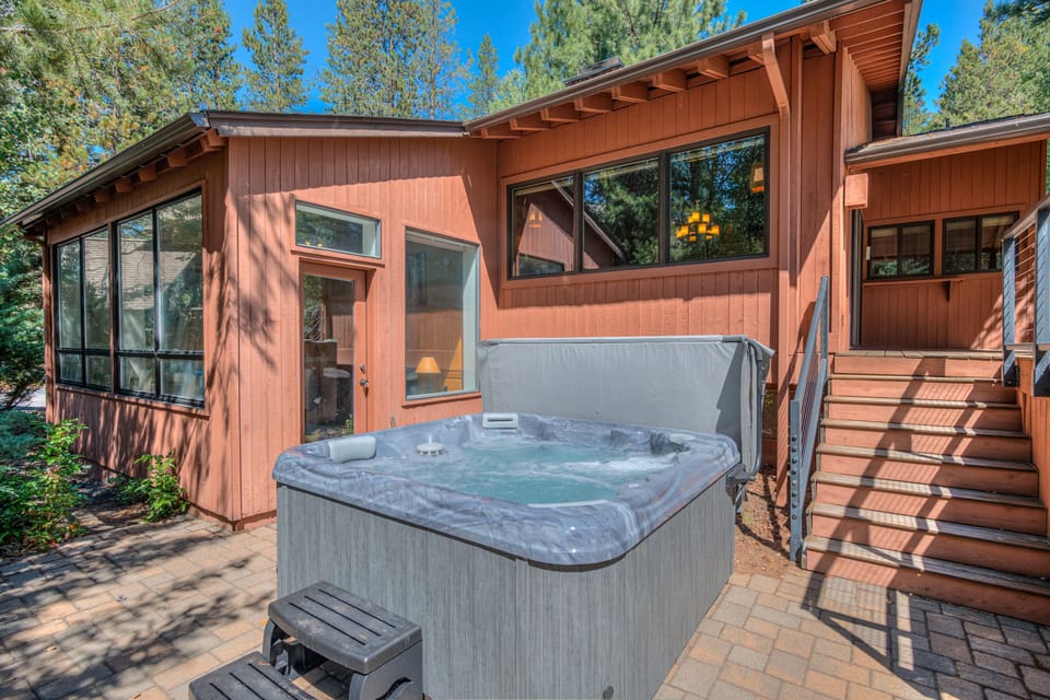 Brand New. 2025 Hot Tub