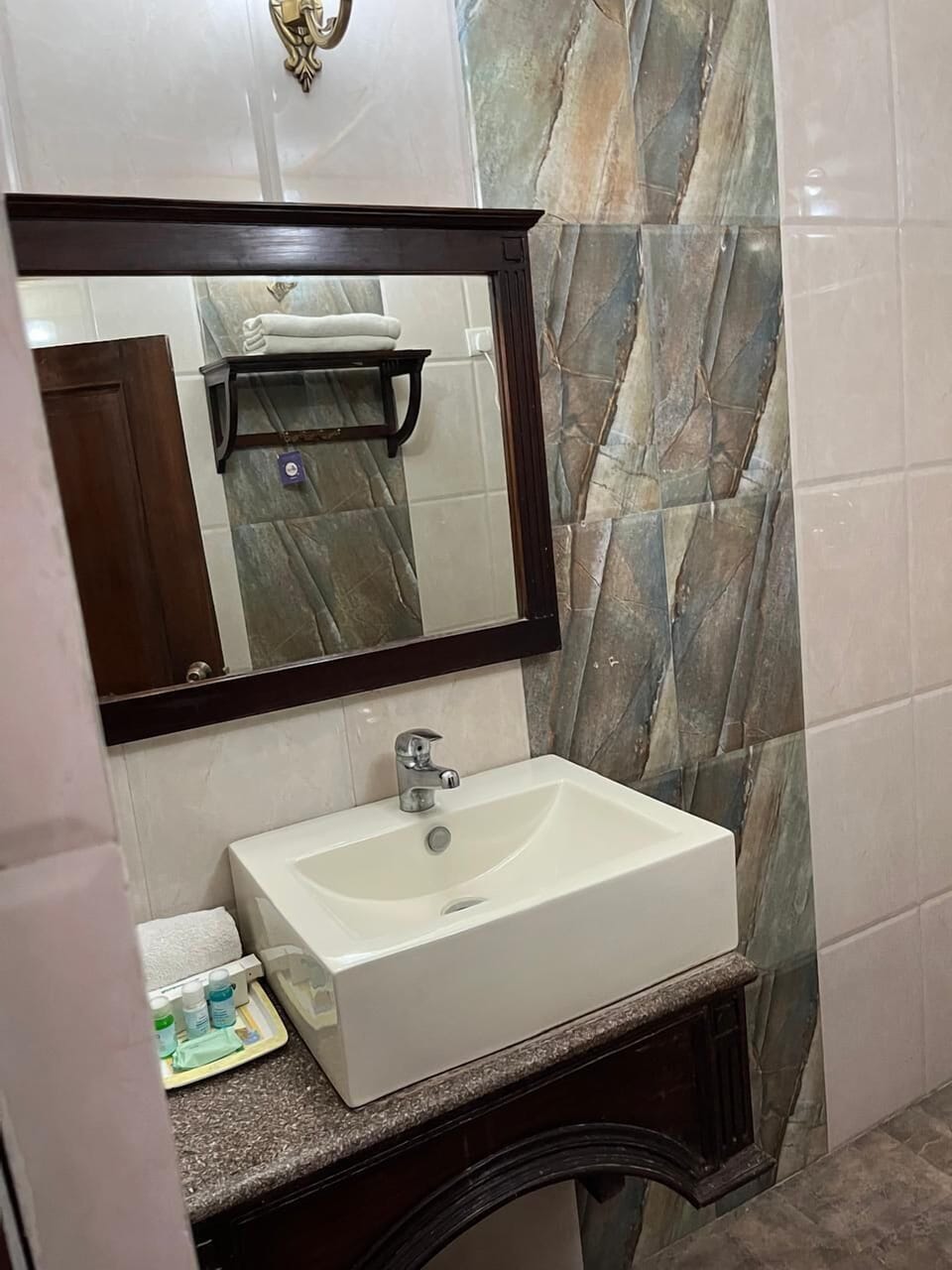 Family Room | Bathroom