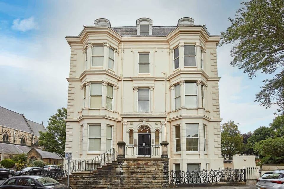 15 Easby Hall, Scarborough - Host & Stay
