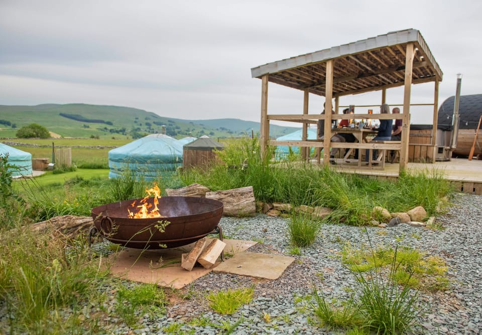 Spa communal area with outdoor dining area