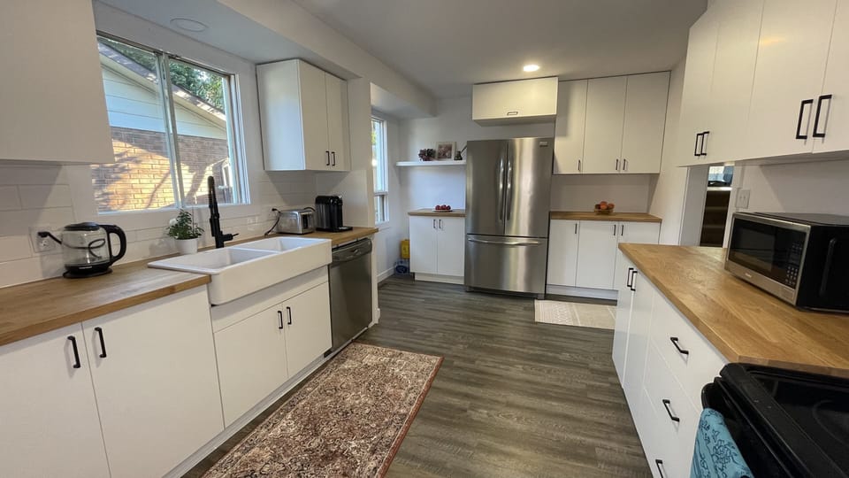 Fully equipped kitchen with stove/oven, pots, pans, toaster, plates and more!
