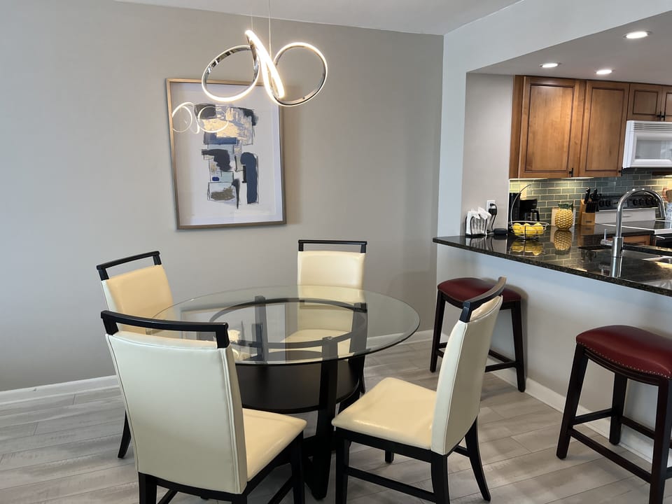 Dining area sits up to 4