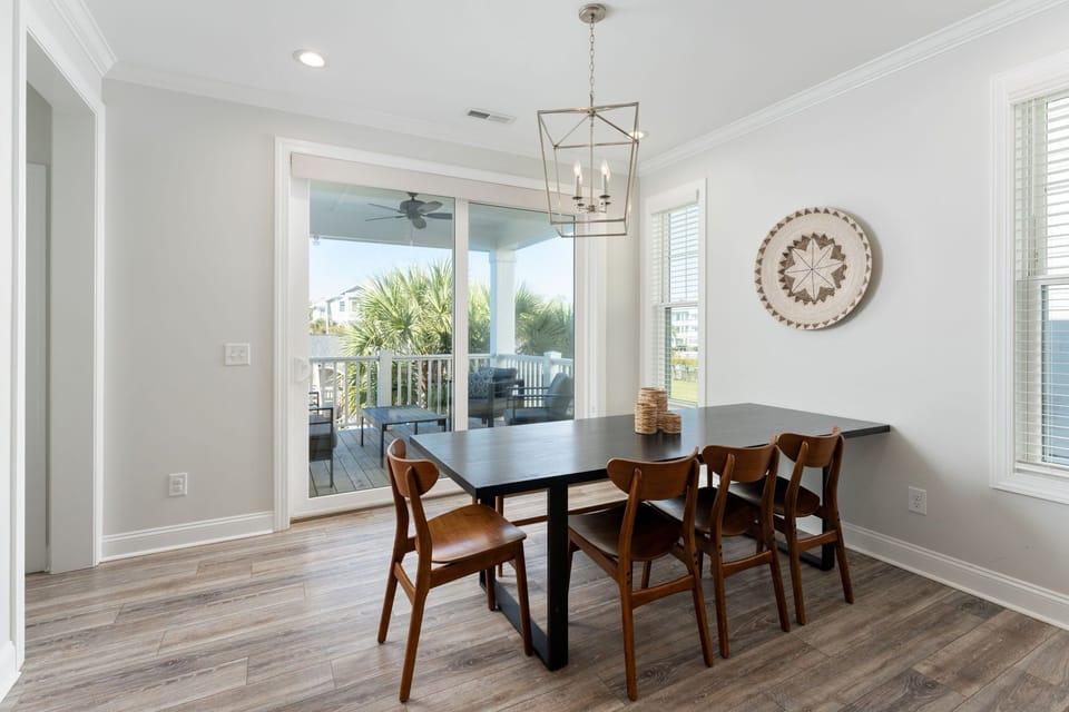 [Dinning] Now Featuring additional Bench Seating, High Chair for Little Ones Provided