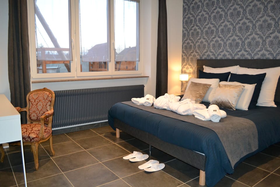 Deluxe Double Room, 1 King Bed | Memory foam beds, WiFi (free), individually decorated