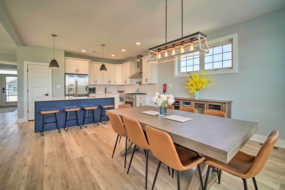 Dining Area | Dishware/Flatware Provided | Board Games
