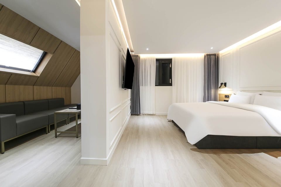 Suite | Down comforters, memory foam beds, desk, laptop workspace