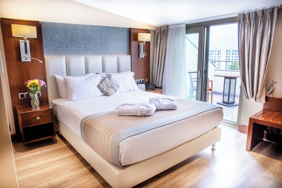 Terrace Queen Room | Egyptian cotton sheets, premium bedding, minibar, in-room safe
