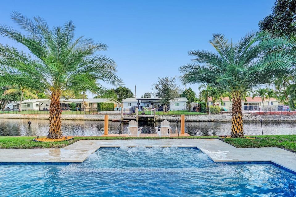 Relaxing Jacuzzi/SPA with Scenic canal Views