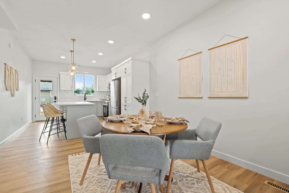 Dining Area & Kitchen