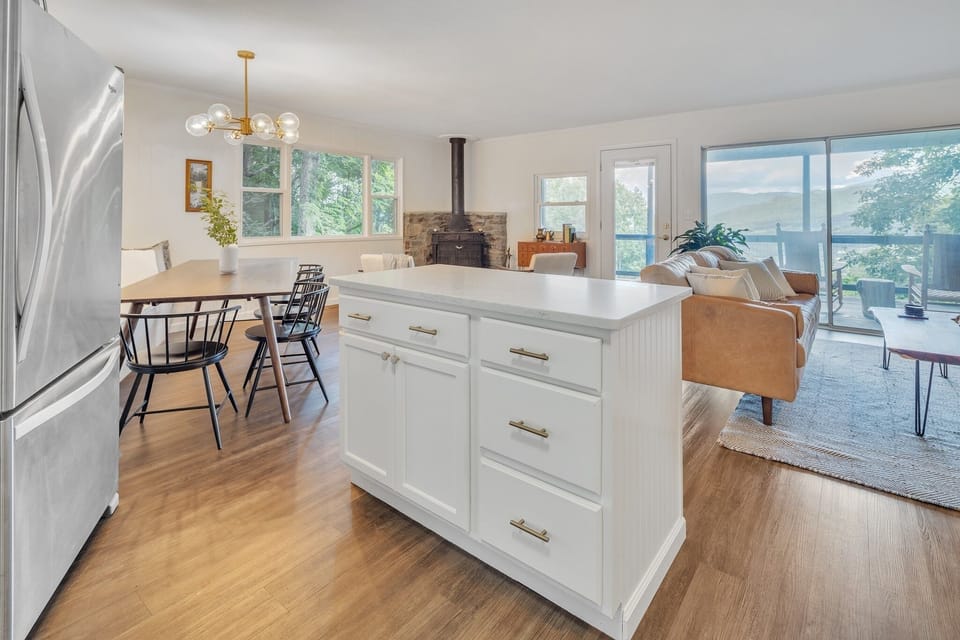 Flooring, Hardwood, Floor, Chair, Furniture